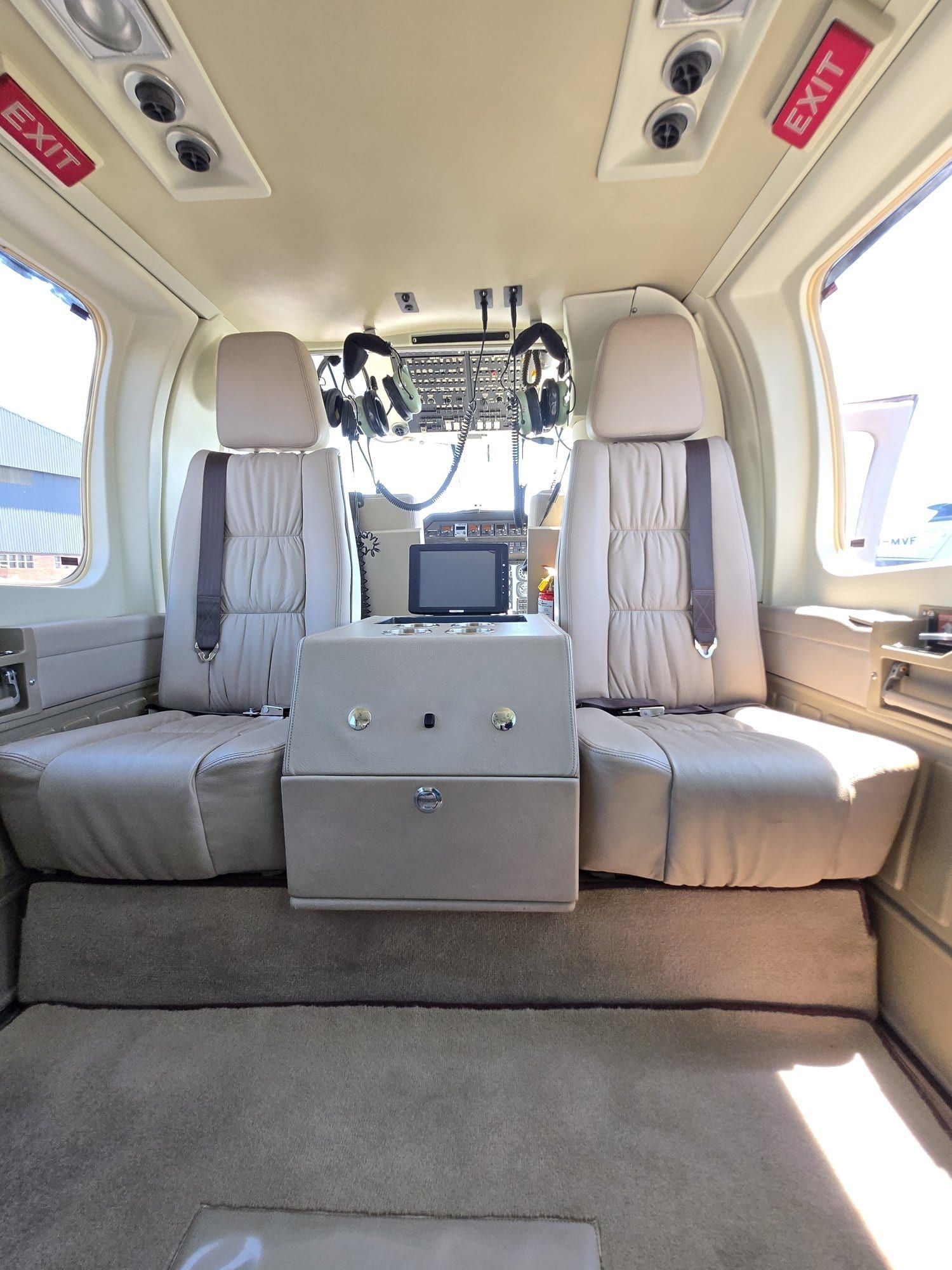 1992 Bell 230: Forward seats