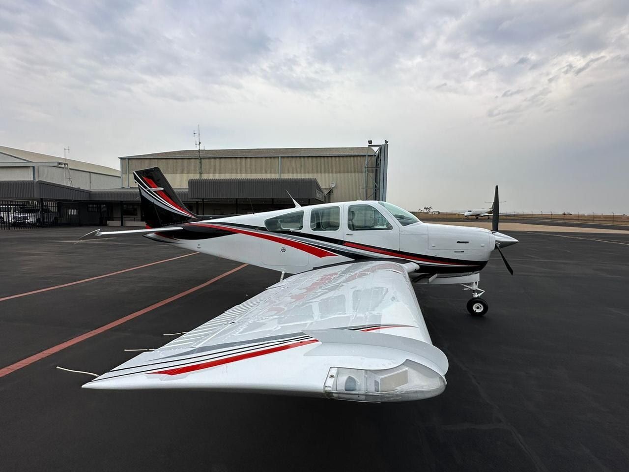 1991 Beechcraft F33A Bonanza: Side profile