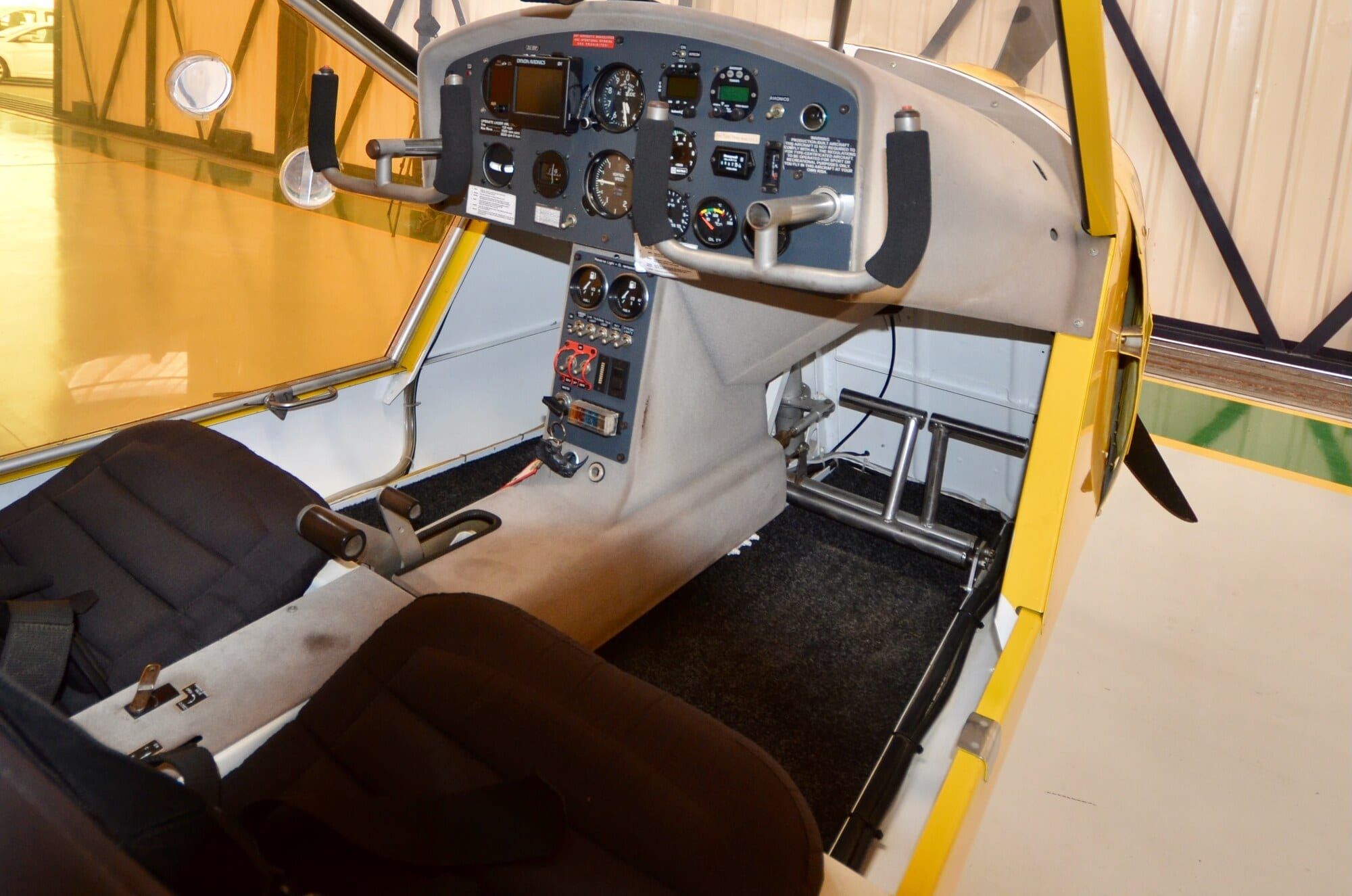 2006 Aeroprakt A22 Foxbat: Cabin and instrument panel