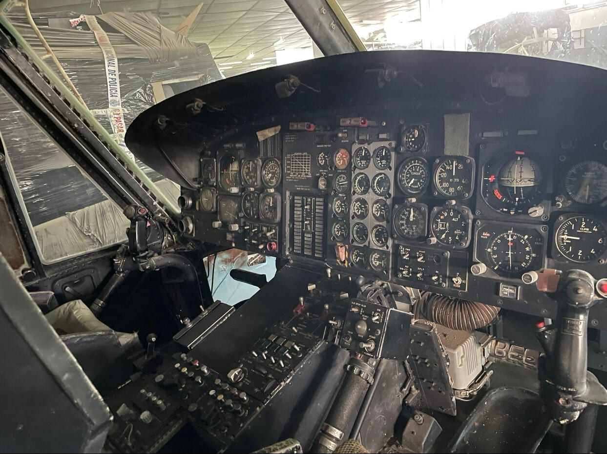 1974-1976 Bell 212: Flight deck – as stored