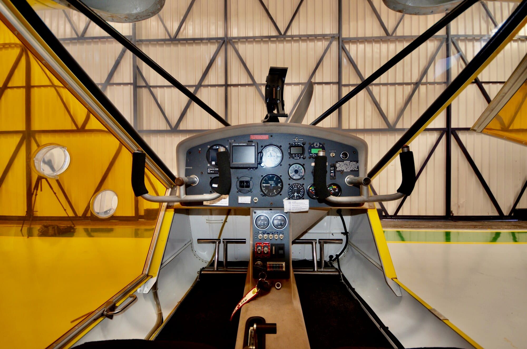 2006 Aeroprakt A22 Foxbat: Flight deck – Dynon D1 EFIS