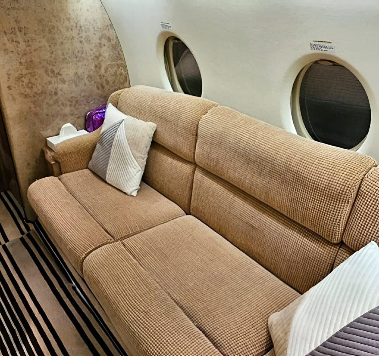2000 Gulfstream G200: Berthable divan