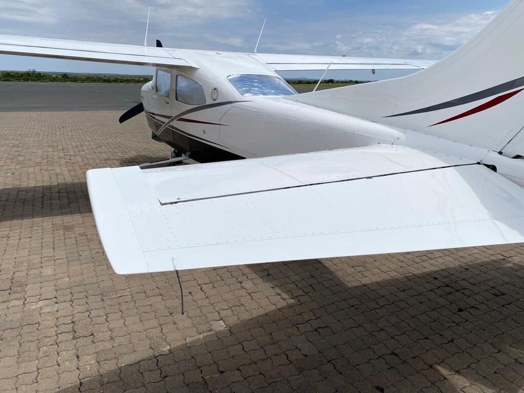 1982 Cessna T210N Centurion II: Wing and tail