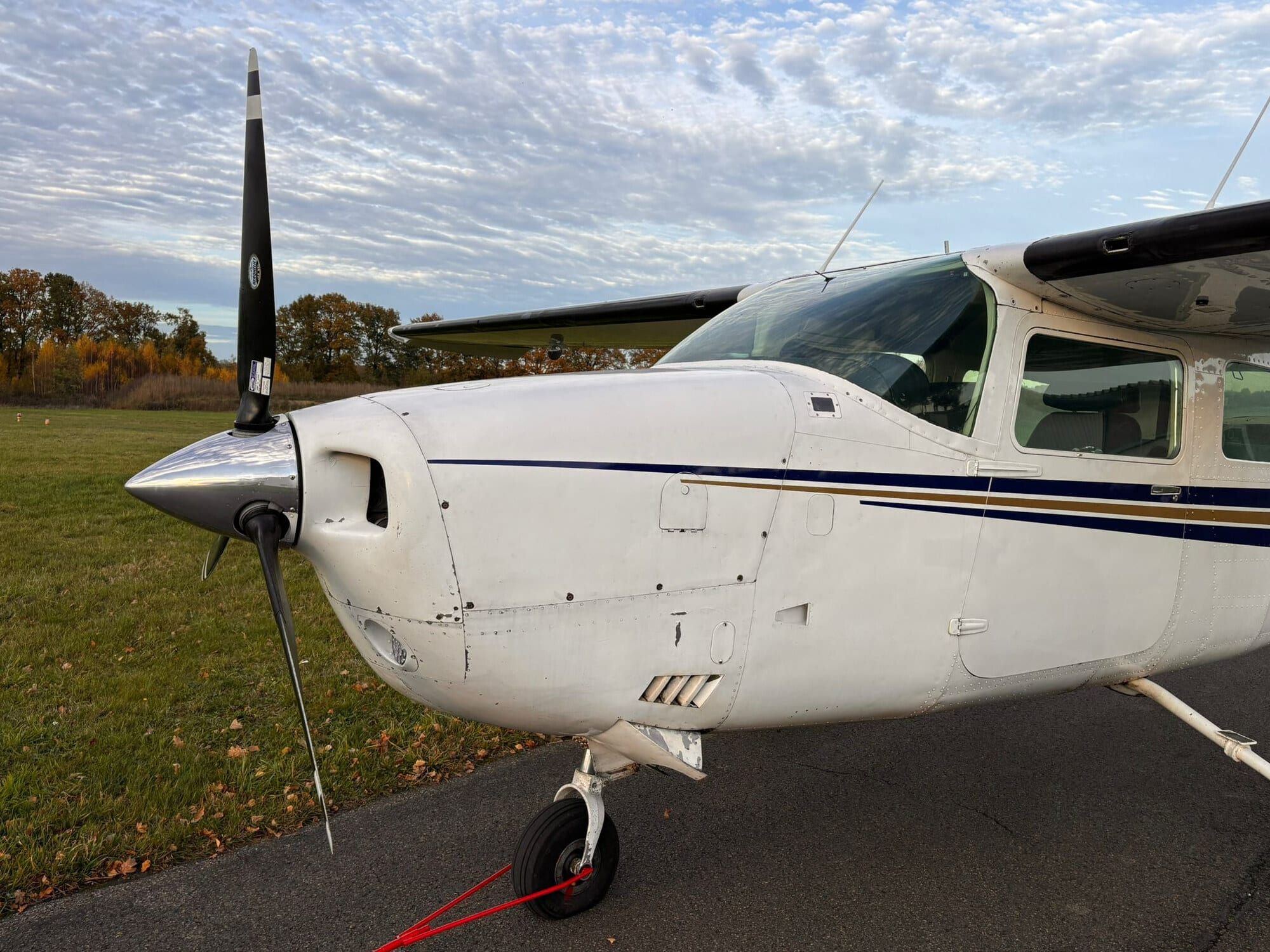 1975 Cessna C210L Centurion: Front quarter