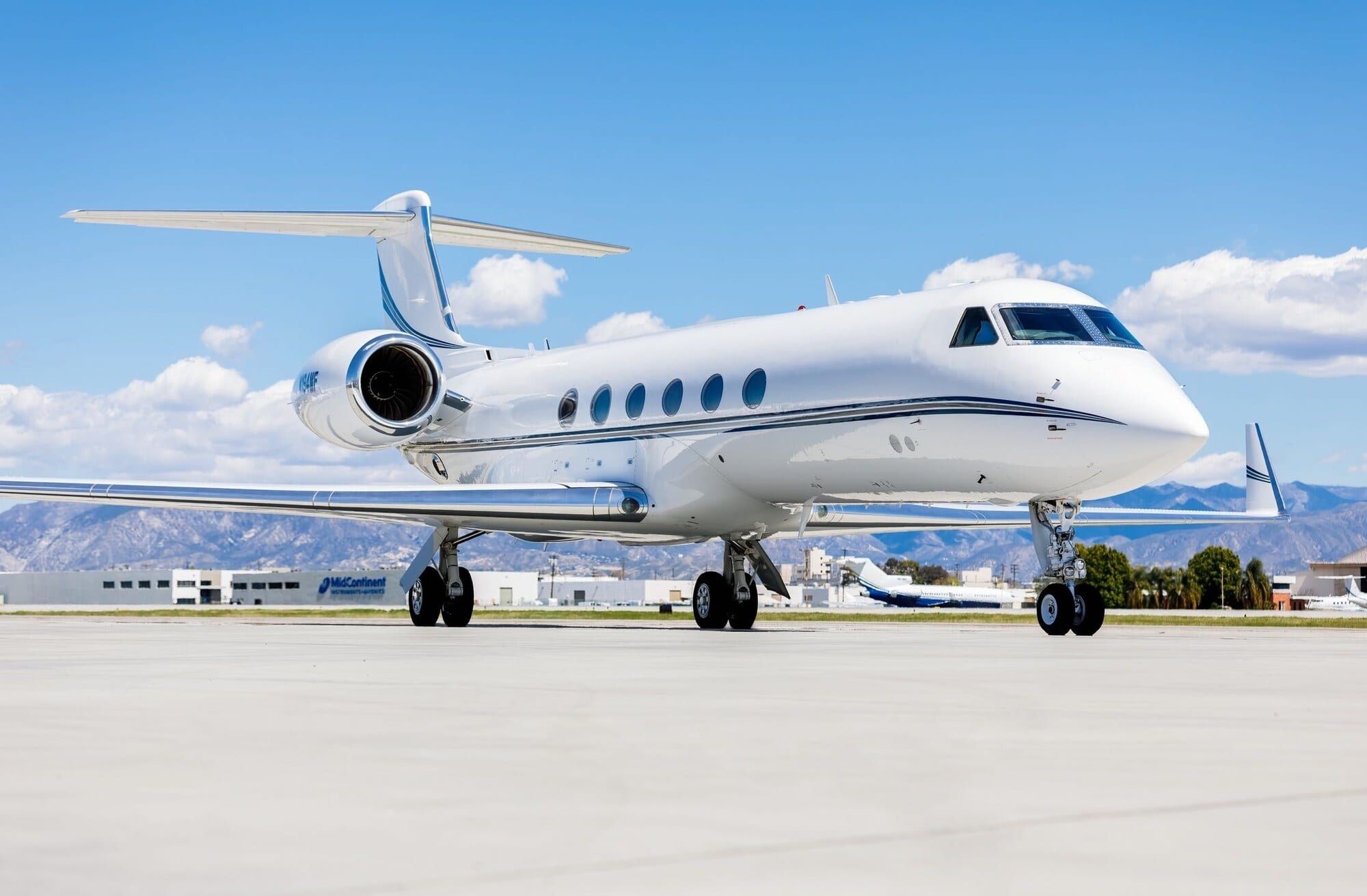 1997 Gulfstream GV: Front quarter