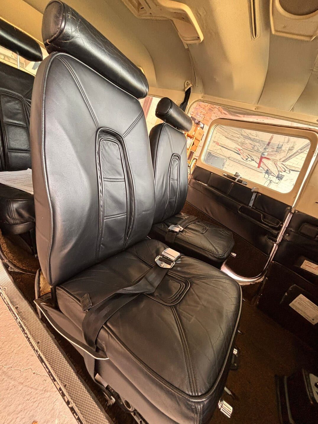 1975 Cessna C210L Centurion: Cabin – leather seats