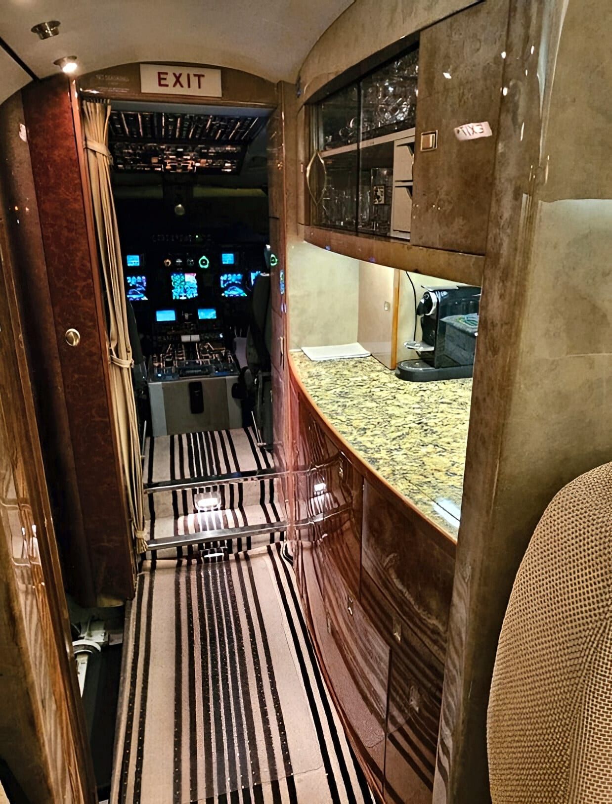 2000 Gulfstream G200: Galley