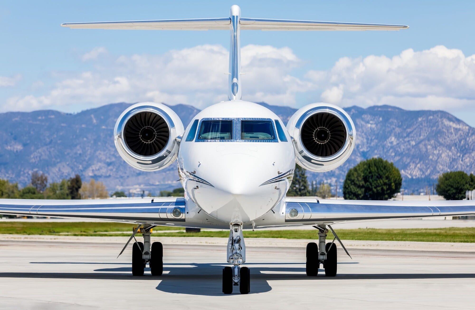 1997 Gulfstream GV: Head-on