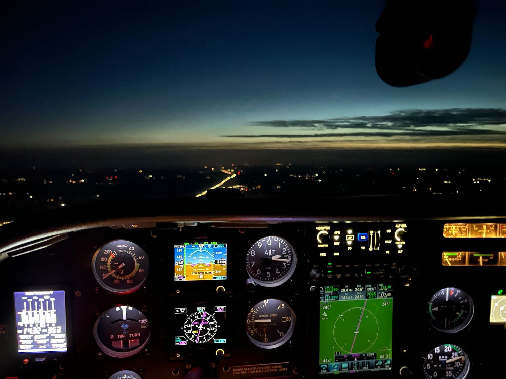 1975 Cessna C210L Centurion: Panel lighting in flight