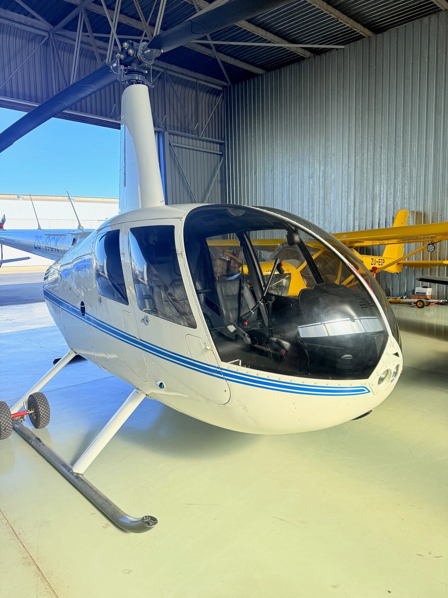 2010 Robinson R44 Raven II: Front quarter
