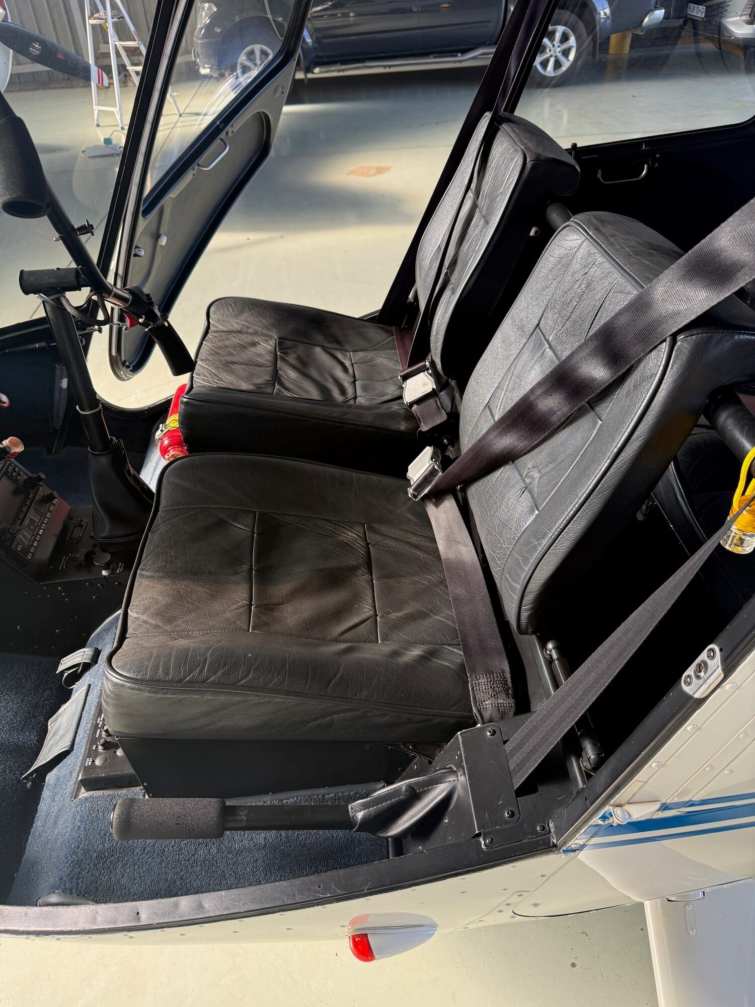 2010 Robinson R44 Raven II: Front seats