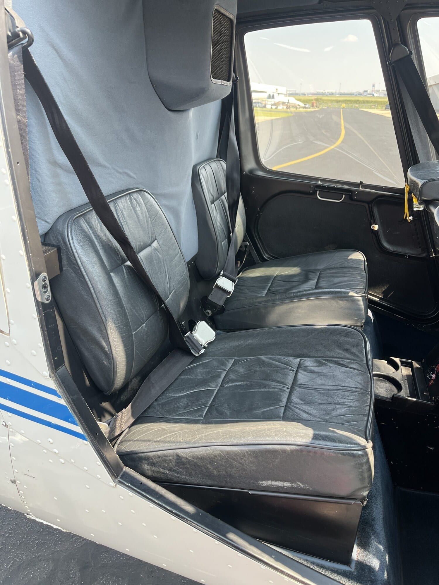 2010 Robinson R44 Raven II: Rear seats