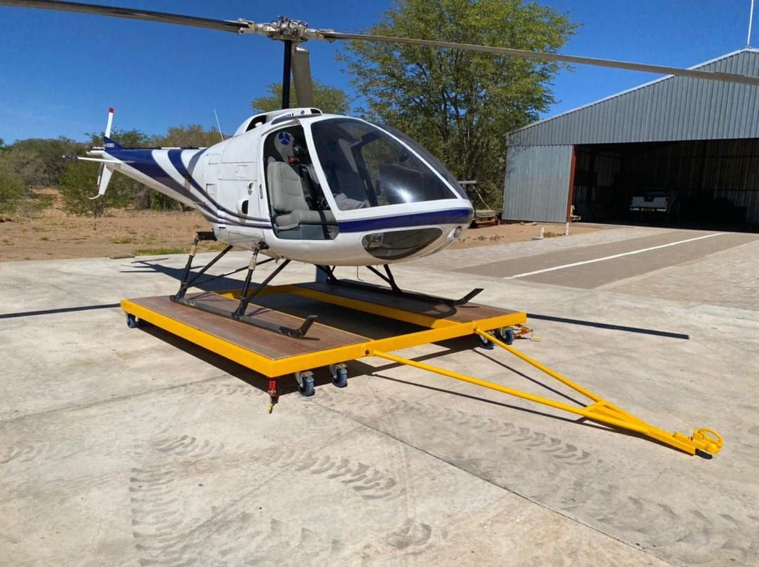 1977 Enstrom 280C Shark: Front quarter