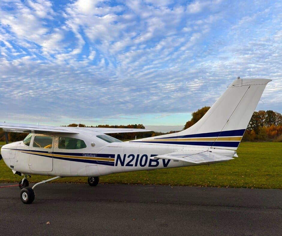 1975 Cessna C210L Centurion: Side profile