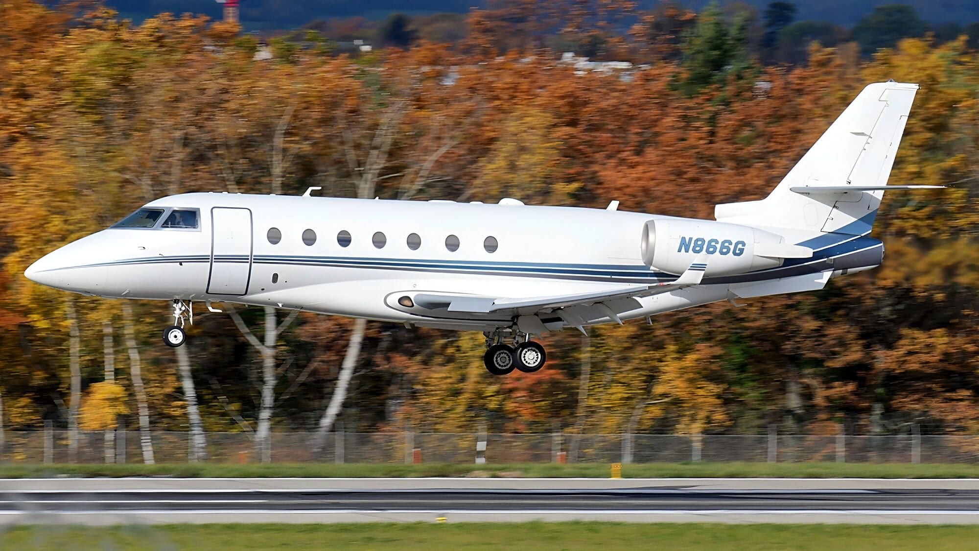 2000 Gulfstream G200: Side profile