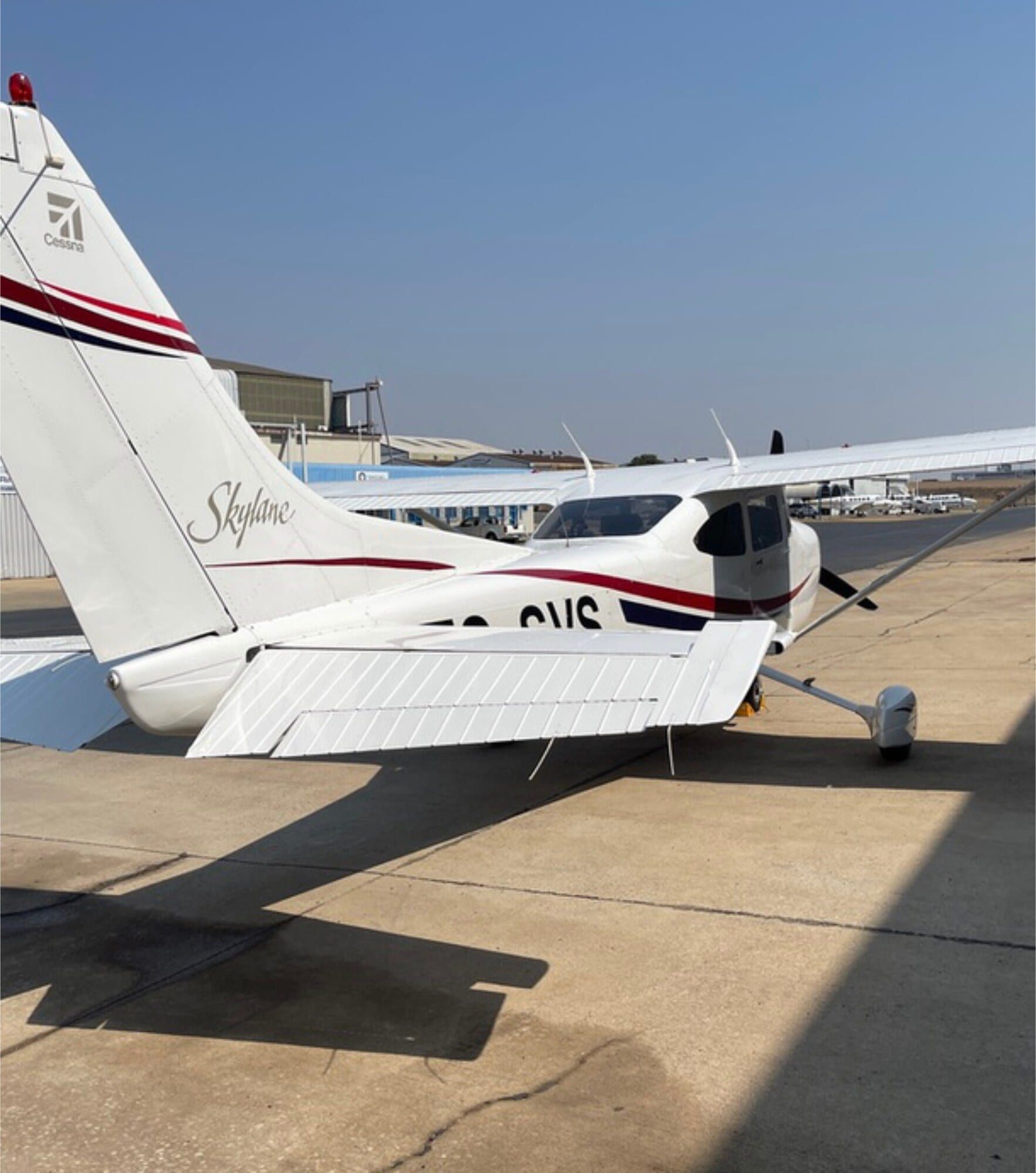 1999 Cessna 182S Skylane: Tail