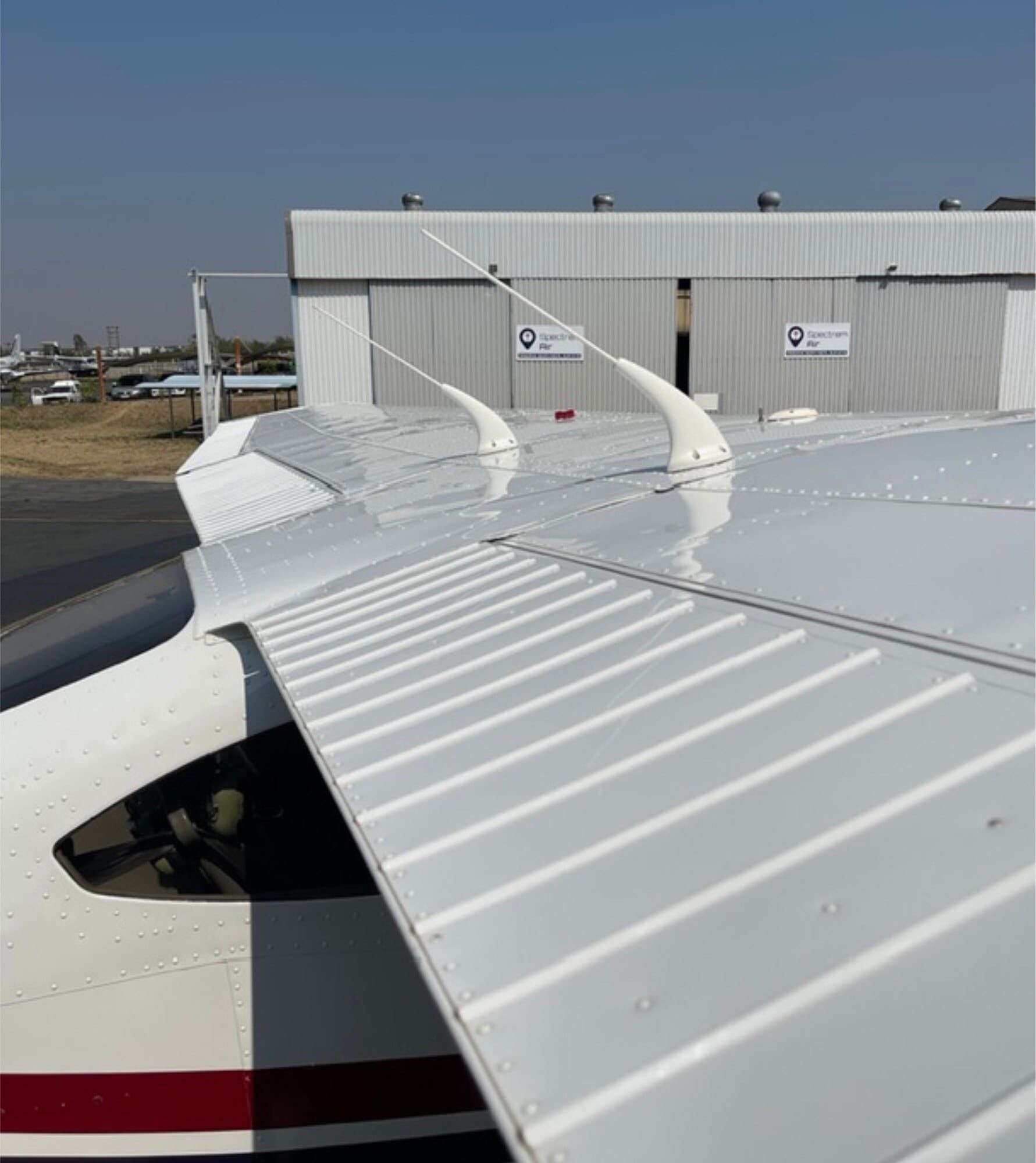 1999 Cessna 182S Skylane: Wing